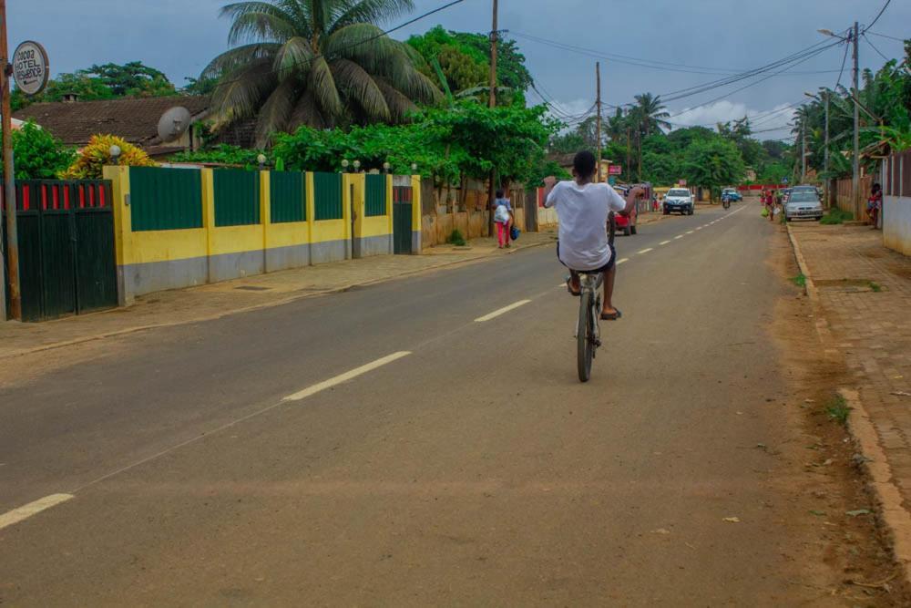 J Nova Lda Lägenhet Sao Tome Exteriör bild